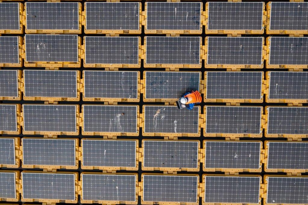 Photovoltaik-Module auf Wasser zur nachhaltigen Stromerzeugung