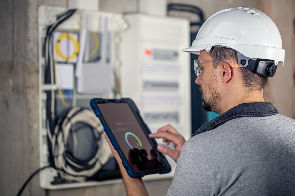 Digitale Datenanzeige eines Photovoltaik-Stromspeichers
